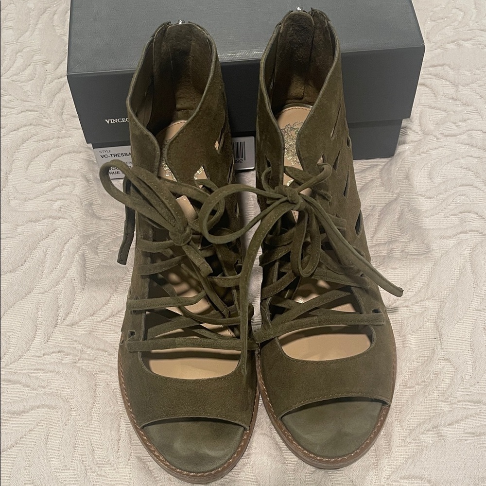 Vince Camuto Green Tie Up Shoes